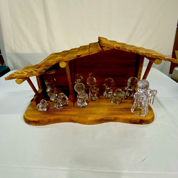 Crystal Nativity with Manger (10 pieces) - Picture 1 of 6